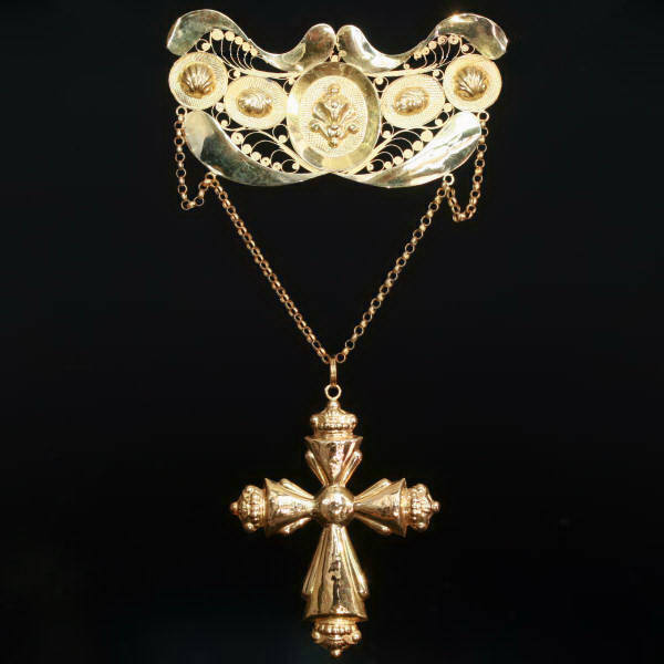 Early Victorian large gold filigree breast jewel, pendant with cross.